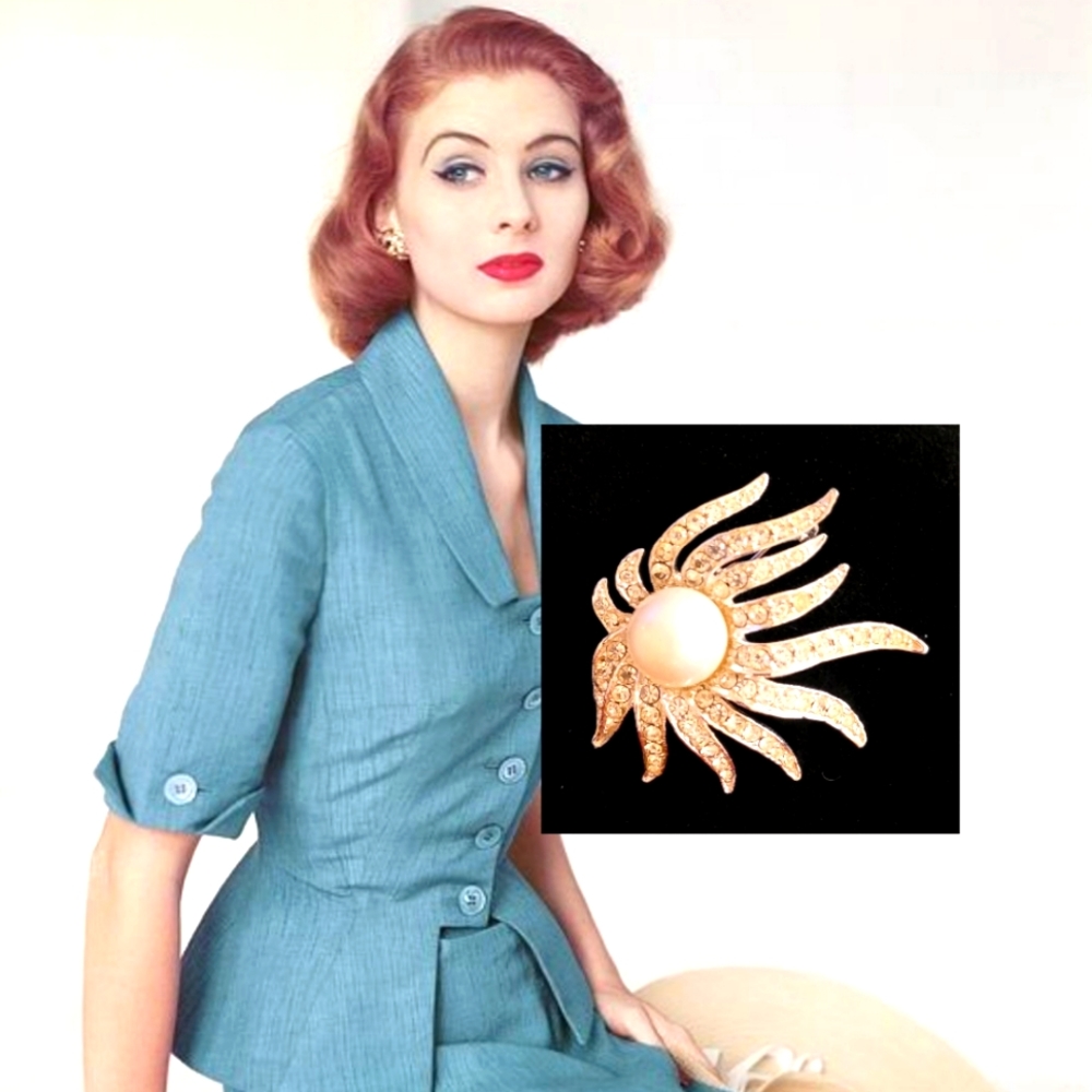 1960s Celebrity NY Rhinestone Brooch